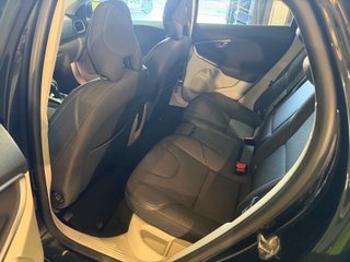 Volvo V40 Cross Country Volvo V40 Cross Country 2.0 D2 Momentum Auto
