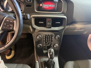 Volvo V40 Cross Country Volvo V40 Cross Country 2.0 D2 Momentum Auto