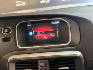 Volvo V40 Cross Country Volvo V40 Cross Country 2.0 D2 Momentum Auto