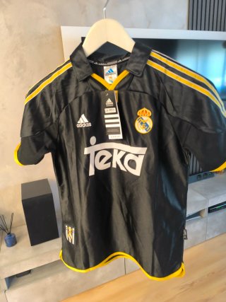 Equipación Real Madrid Adidas Talla 28 Negra y Dor