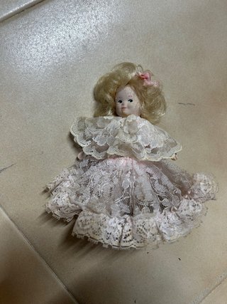 Muñeca porcelana vintage encaje