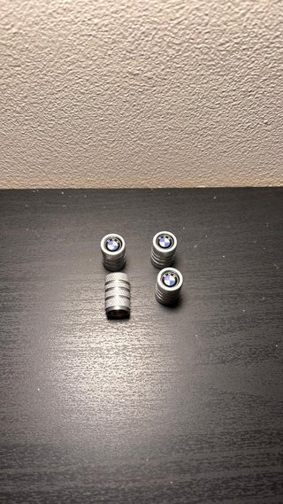 Pack tapabujes BMW 56mm + Tapones válvula Plata