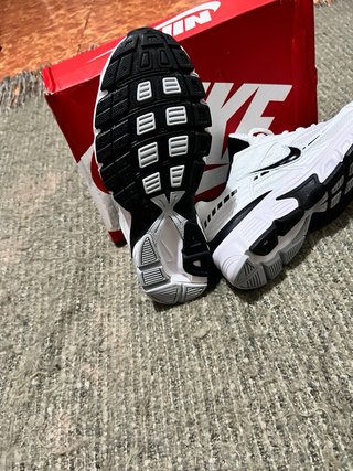 Scarpe da ginnastica Nike bianche e nere