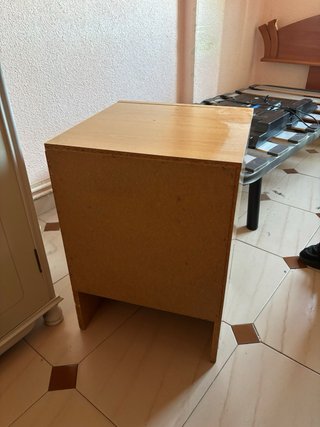 Mueble o mesilla de madera