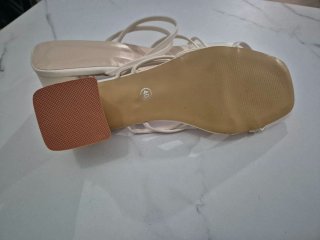 Sandalias blancas tacón tiras finas
