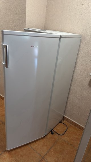 Nevera blanca BECKEN
