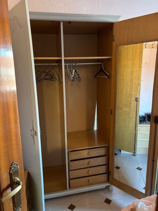 Armario vintage madera beige y gris