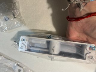 Cierrapuertas Yale 3500 con brazo de retención