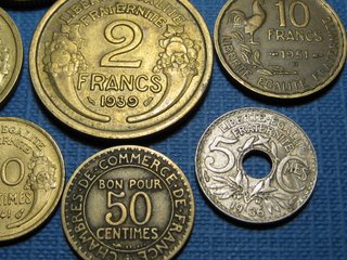 8 Monedas Francesas: Francos y Céntimos