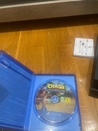 PS4 (PlayStation 4) Negra + 2 Mandos + 4 Juegos