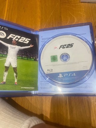 PS4 (PlayStation 4) Negra + 2 Mandos + 4 Juegos