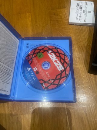 PS4 (PlayStation 4) Negra + 2 Mandos + 4 Juegos
