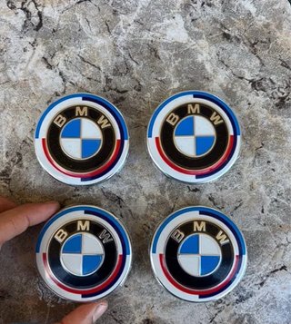 Pack tapabujes BMW CS 56mm + Tapones válvula Plata