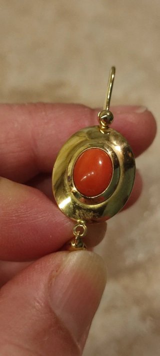 Orecchini in oro 18 KT e corallo naturale
