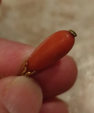 Orecchini in oro 18 KT e corallo naturale