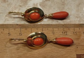 Orecchini in oro 18 KT e corallo naturale