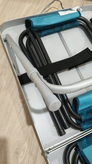 Mesa Camping Quechua Plegable con Taburetes