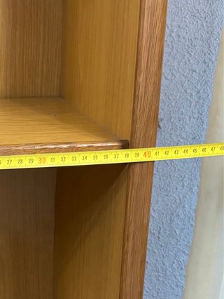 Estantería alta de madera