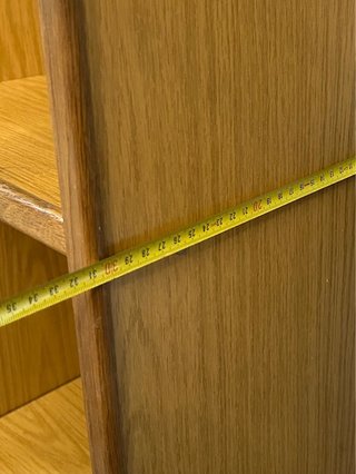 Estantería alta de madera