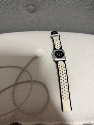 Apple Watch Series 3 Plata 97% salud de bateria