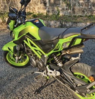 Benelli TNT 125 Verde y Negra