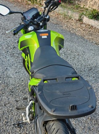 Benelli TNT 125 Verde y Negra