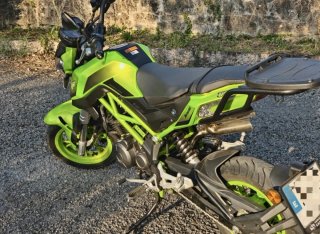 Benelli TNT 125 Verde y Negra
