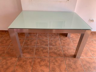 Mesa de comedor cristal y metal