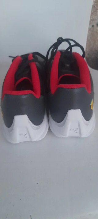 Tenis Puma Negros y Rojos