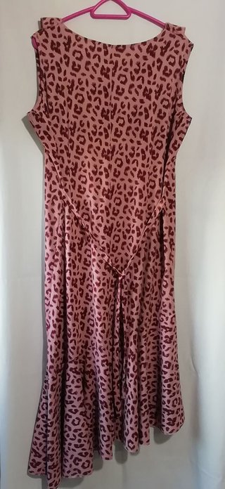 Vestido de ruedo irregular rosa y bordó T. L