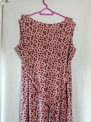 Vestido de ruedo irregular rosa y bordó T. L