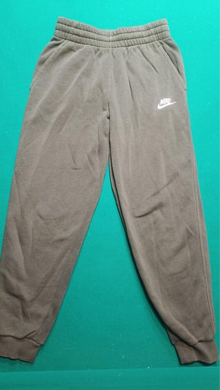 Conjunto chándal Nike verde oliva  TALLA M NIÑO