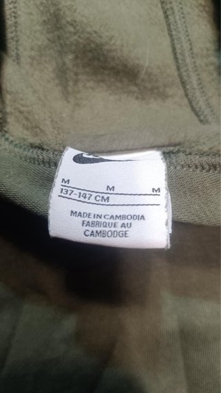 Conjunto chándal Nike verde oliva  TALLA M NIÑO