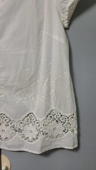 Camisa blanca manga corta bordada