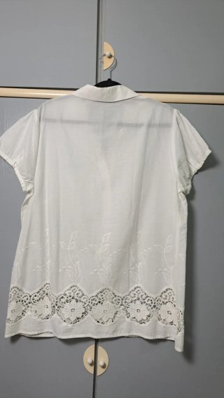 Camisa blanca manga corta bordada