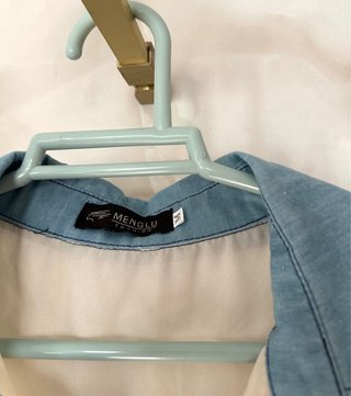 Blusa sin mangas beige y azul Talla L