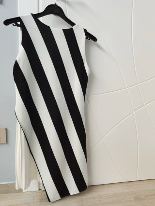 Abito asimmetrico con plissé Made in Italy