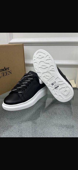 Alexander McQueen Scarpe nere e bianche