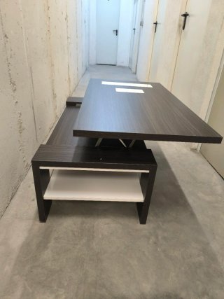 Mesa baja salón doble altura madera