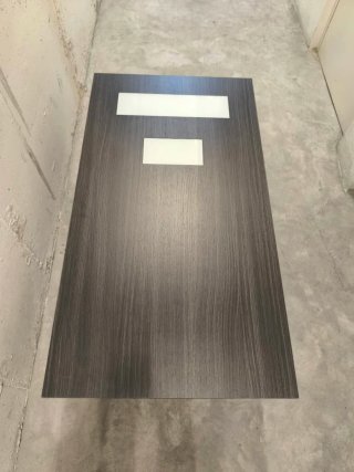 Mesa baja salón doble altura madera