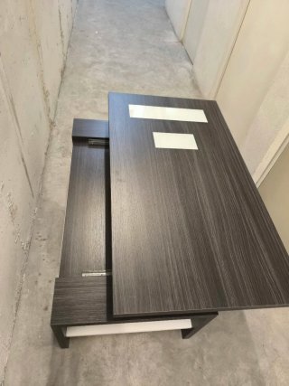 Mesa baja salón doble altura madera