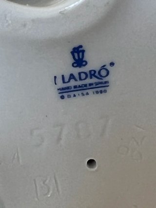 Figura Lladró Mujer con Chal