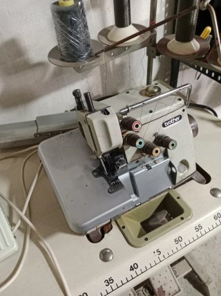 2 Máquinas de coser industrial