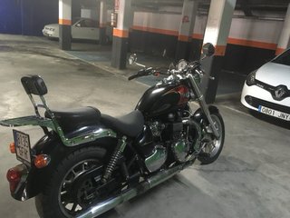 Triumph America Negra/Roja