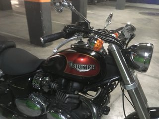 Triumph America Negra/Roja