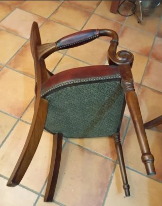 Mesa redonda madera con 6 sillas piel
