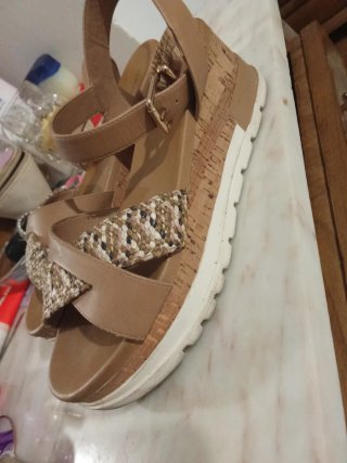 Sandalias cuña marrón y multicolor