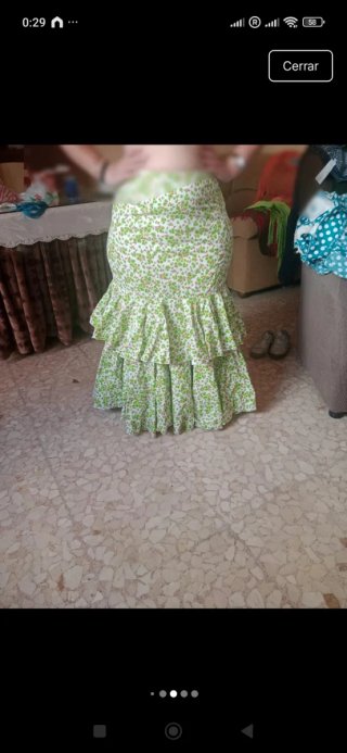 Falda flamenca volantes verde y blanco.