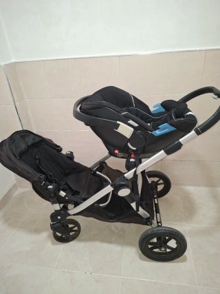 Carro gemelar negro