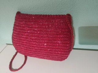 Bolso de rafia rojo conchas